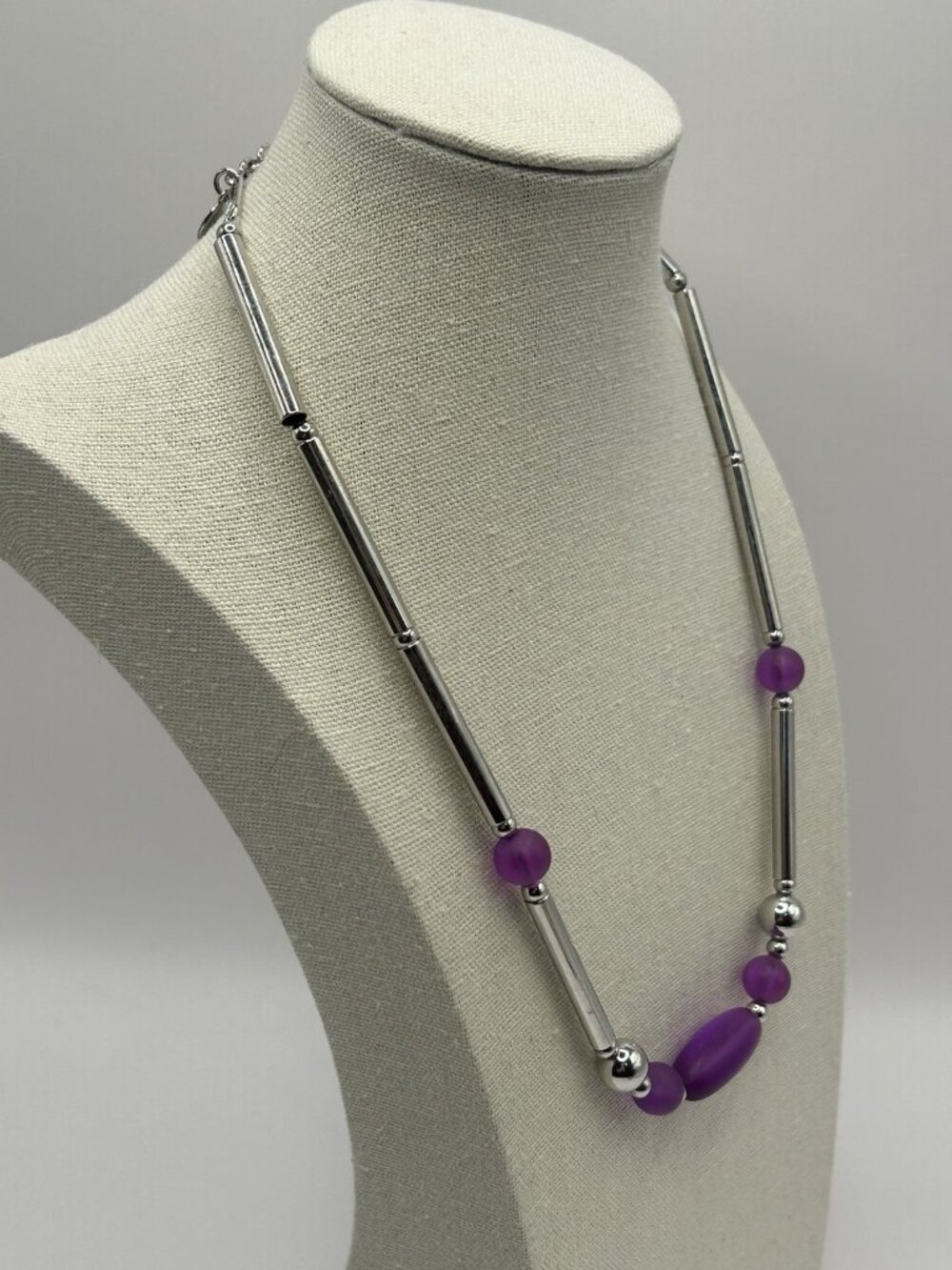 Sarah Coventry Silver Tone Necklace Purple Beads Vintage Mod Style Adjustable - Picture 8 of 9